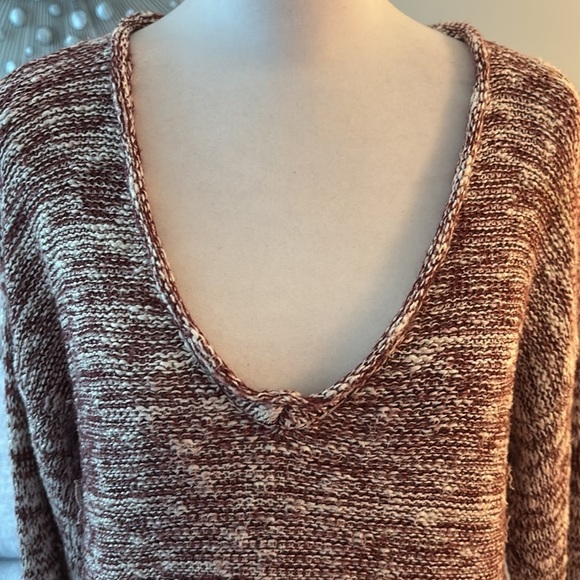 Michael Stars Burgundy/white split back sweater - Picture 5 of 10